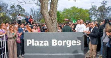 La intendente Fuentes acompañada por vecinos dejó habilitada la remodelación integral de una plaza en el barrio Huaico Hondo
