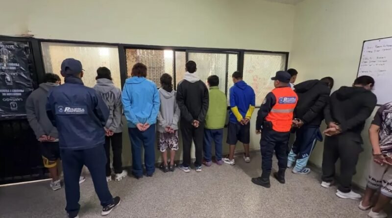 Nueve allanamientos en Capital y La Banda | Varios detenidos y secuestro de armas y droga