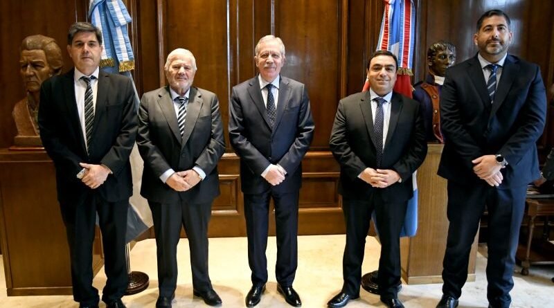 Elías Suárez recibió al presidente de la Comisión Arbitral de Impuestos Elías Suárez recibió al presidente de la Comisión Arbitral de Impuestos