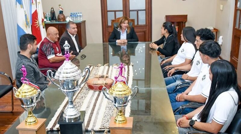La intendente Fuentes recibió al plantel femenino de Central Córdoba campeón del Torneo Federal Regional Amateur